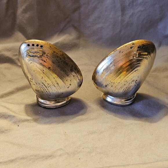 Clam Shell Shaker Set (item#3137) - Picture 4 of 6